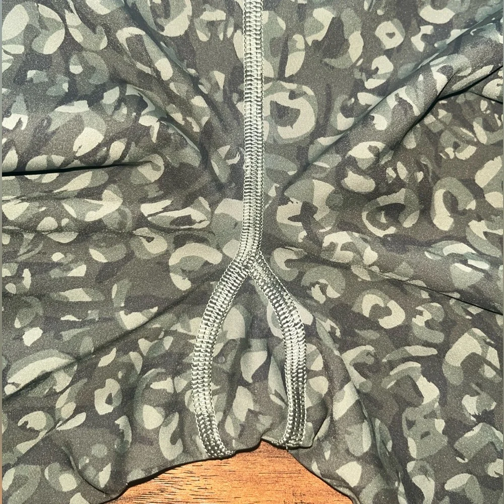 🍋LIKE NEW Lululemon Base Pace HR Tight 25" - Intertwined Camo Medium Olive - 6 - Picture 5 of 14